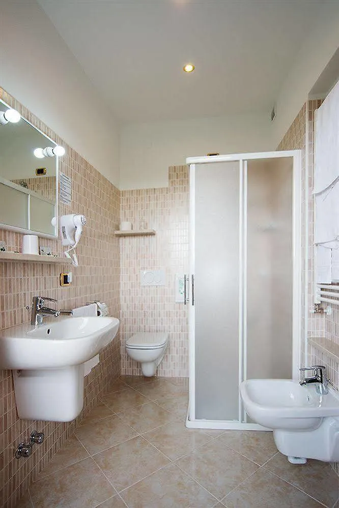 Hotel Fiordaliso Sirmione 2*,  Italia